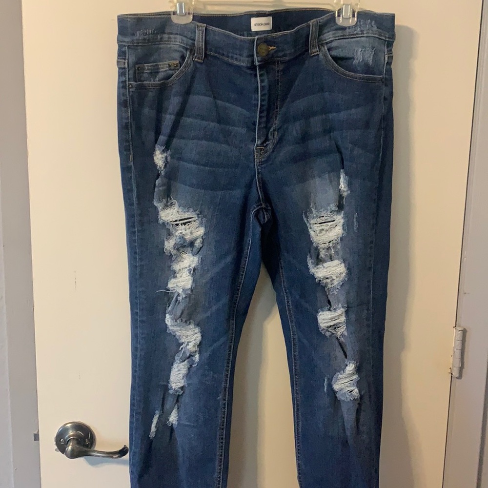 Sneakpeek highly distressed skinny Jean size 17